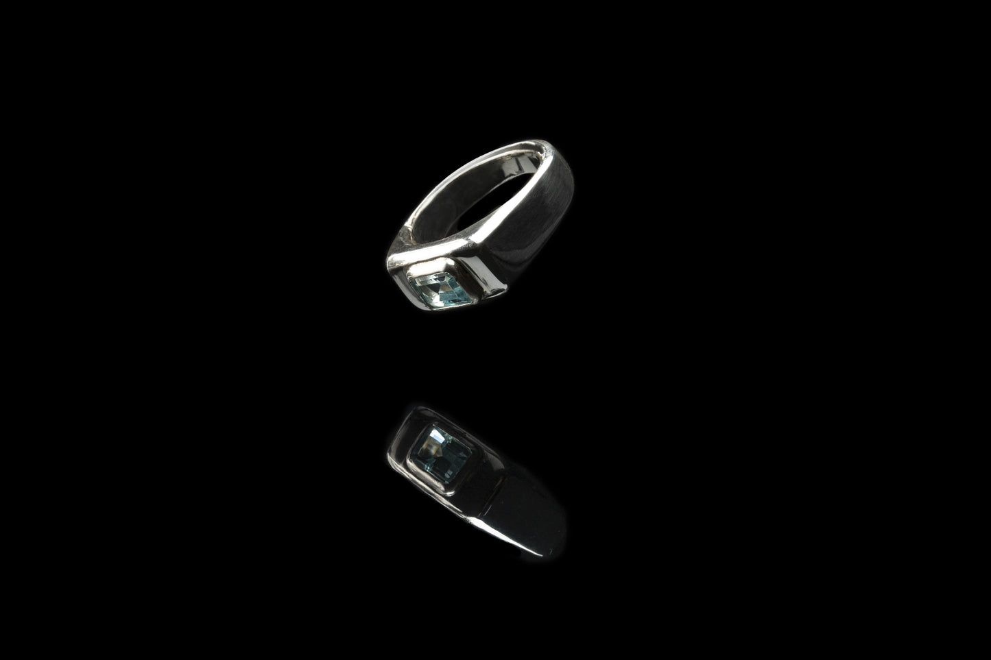 Signet Ring Sky blue Topaz